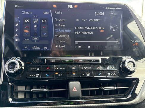 Used 2021 Toyota Highlander Platinum AWD/4WD image 16