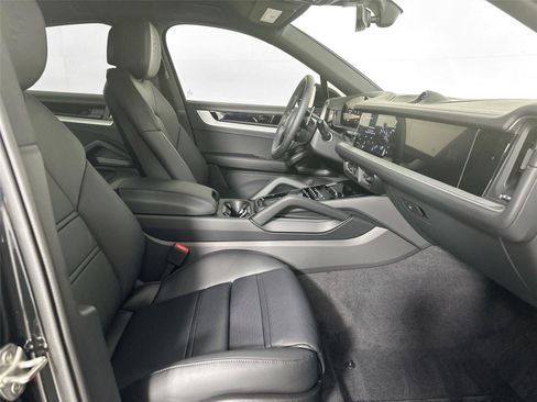 Certified 2026 Porsche Cayenne Coupe AWD/4WD image 28