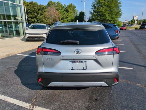 Used 2022 Toyota Corolla Cross XLE w/ Convenience Package FWD image 6