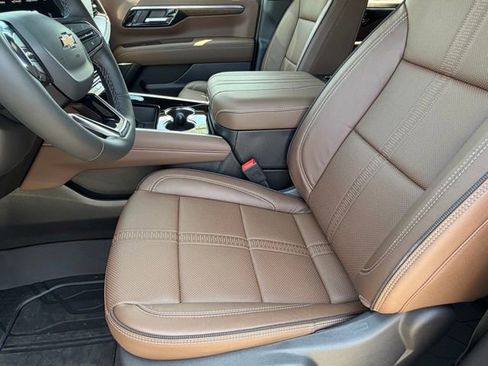 New 2026 Chevrolet Suburban High Country RWD image 13