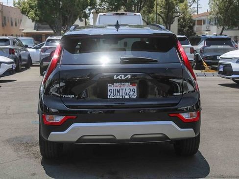Certified 2025 Kia Niro EX FWD image 9