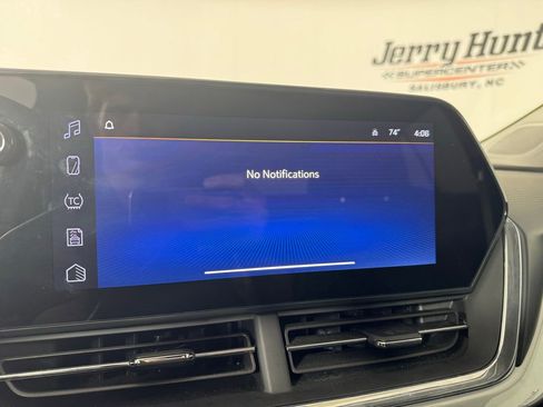 Used 2025 Chevrolet Trax LT w/ LT Convenience Package FWD image 23
