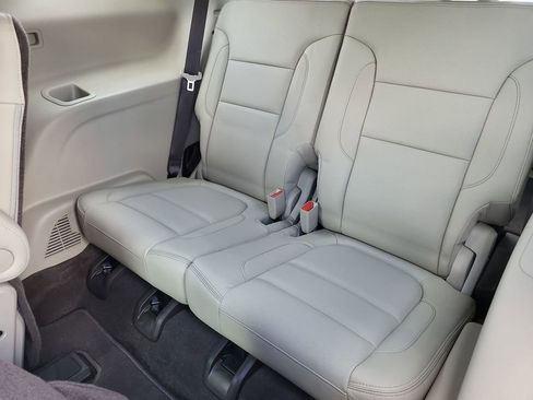 Used 2019 GMC Acadia Denali w/ Technology Package FWD image 24