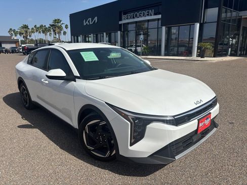 Used 2025 Kia K4 EX FWD image 1