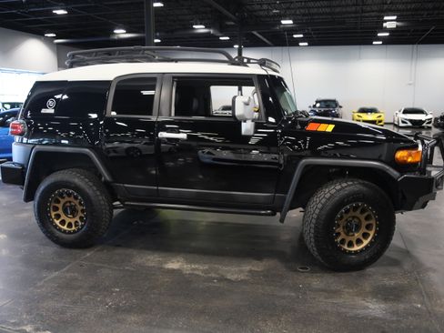 Used 2012 Toyota FJ Cruiser 4WD w/ Convenience Pkg image 8