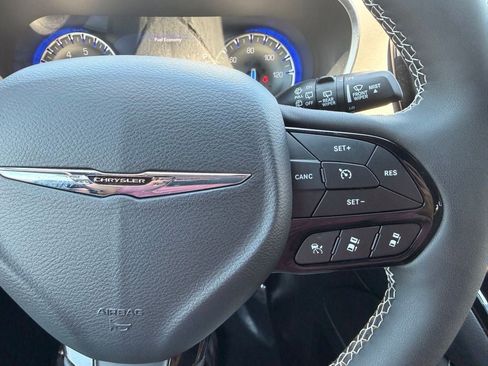 Used 2024 Chrysler Pacifica Limited w/ S Appearance Package AWD/4WD image 17
