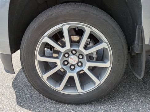 Used 2022 GMC Canyon Denali RWD image 9