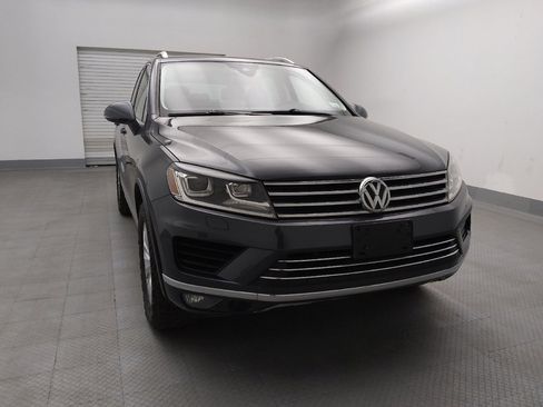Used 2016 Volkswagen Touareg Sport image 14
