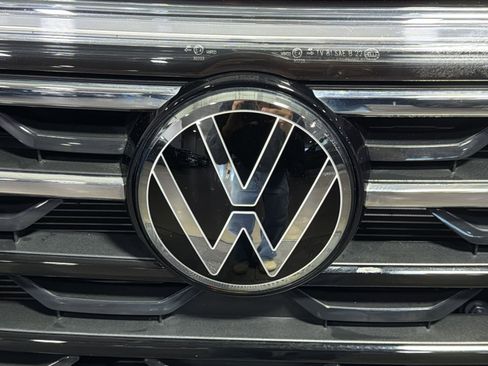 Used 2024 Volkswagen Atlas Peak Edition SEL AWD/4WD image 12