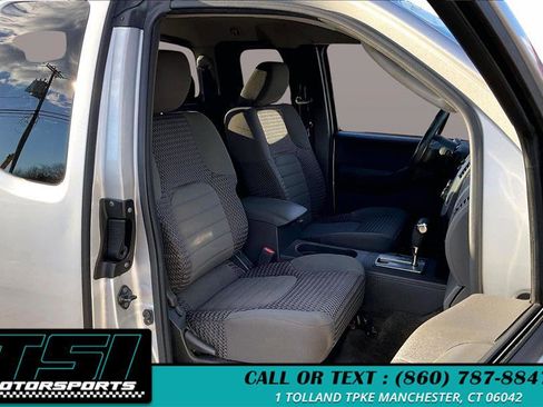 Used 2011 Nissan Frontier SV w/ SV Premium Utility Pkg image 7