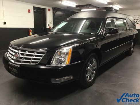 Used 2011 Cadillac DTS Limousine image 5