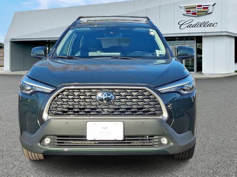 Used 2022 Toyota Corolla Cross XLE w/ Convenience Package image 2