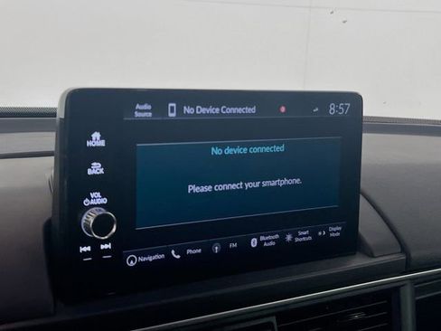 Used 2025 Honda Pilot Touring image 13