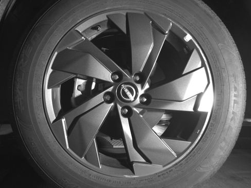 Used 2025 Nissan Rogue SV FWD image 12