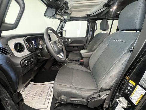 Used 2024 Jeep Wrangler Sahara image 4