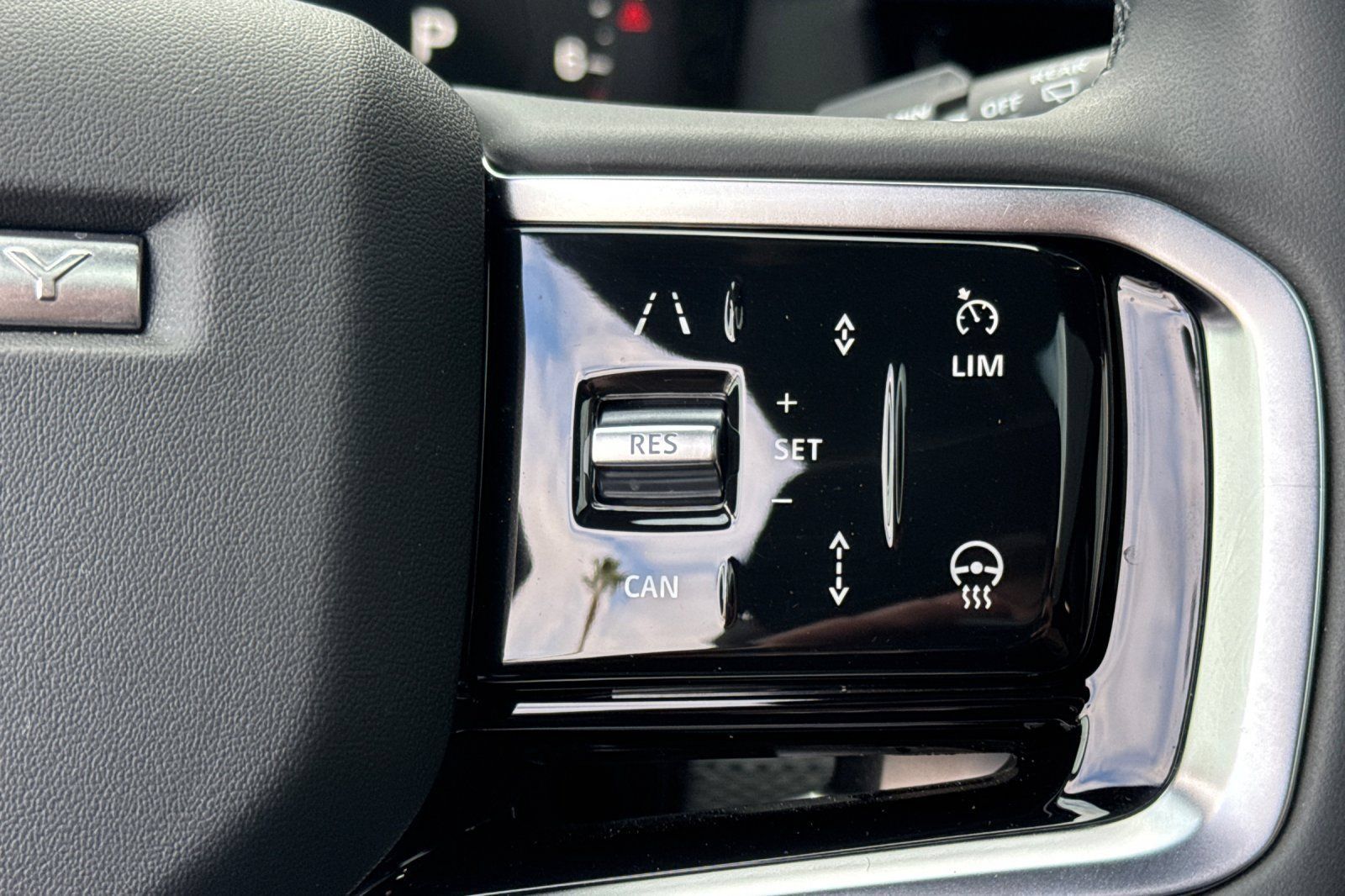 Used 2025 Land Rover Discovery Sport Dynamic SE AWD/4WD image 29