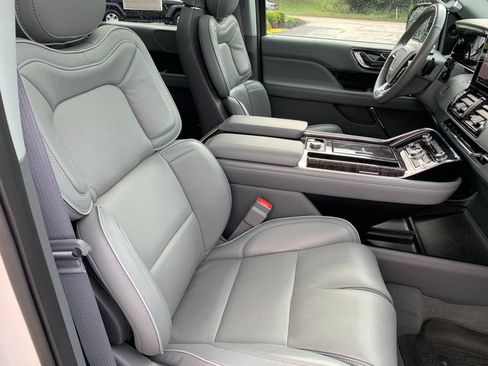 Used 2018 Lincoln Navigator Reserve w/ Technology Package AWD/4WD image 12