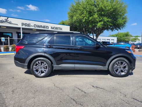 Used 2023 Ford Explorer XLT w/ Equipment Group 202A image 3