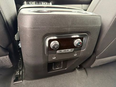 Used 2023 GMC Yukon SLT AWD/4WD image 26