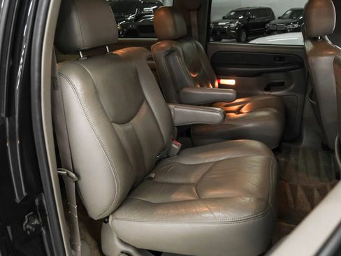 Used 2003 Chevrolet Suburban LT w/ LT Preferred Equipment Group RWD image 28