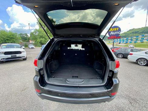 Used 2017 Jeep Grand Cherokee Laredo w/ Quick Order Package 23E AWD/4WD image 14