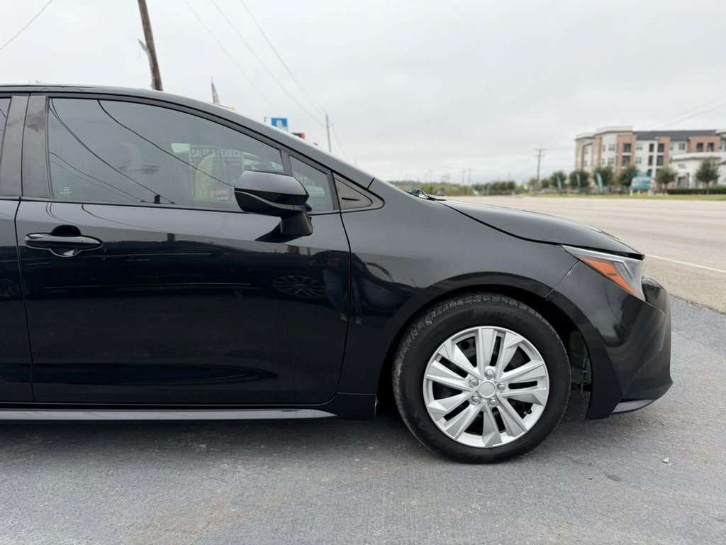 Used 2020 Toyota Corolla LE FWD image 4