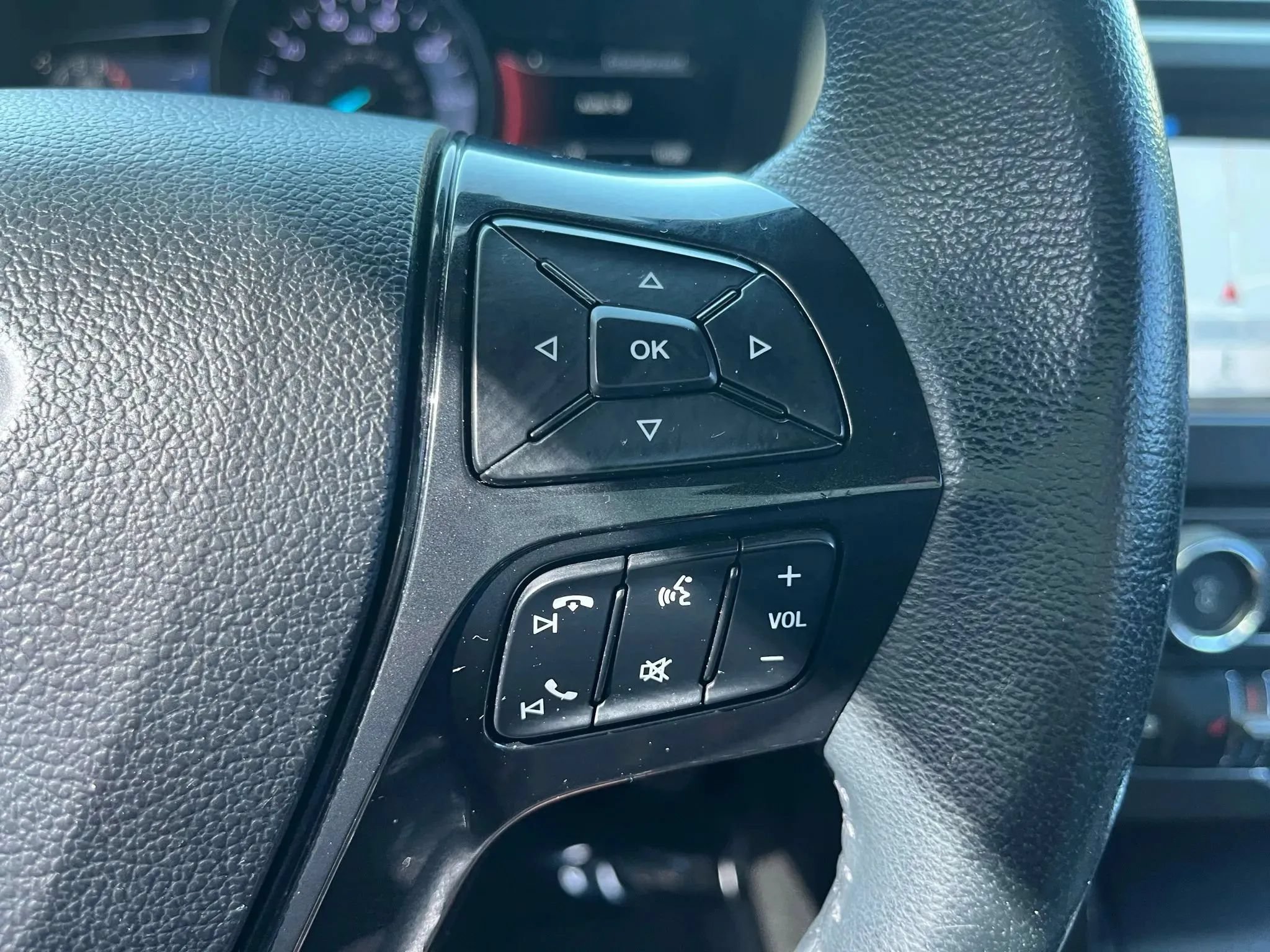 Used 2017 Ford Explorer XLT w/ Equipment Group 202A FWD image 25