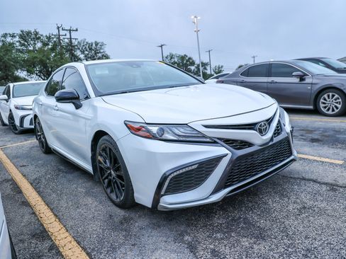 Used 2023 Toyota Camry XSE FWD image 5