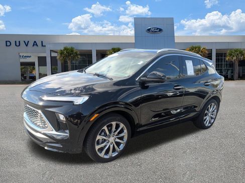 Used 2025 Buick Encore GX Avenir w/ Avenir Technology Package image 8