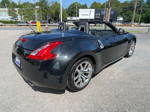 Used 2010 Nissan 370Z Touring RWD image 8