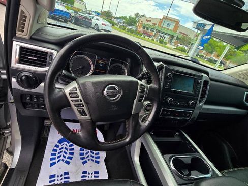 Used 2019 Nissan Titan PRO-4X w/ Pro-4x Convenience Package AWD/4WD image 11