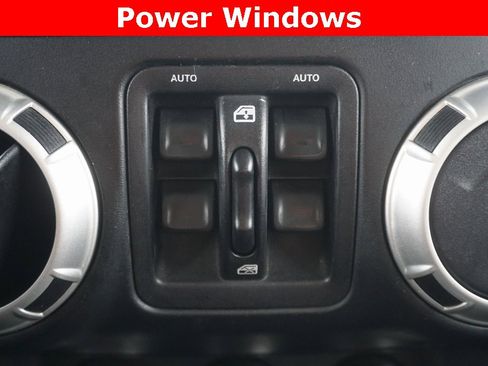 Used 2016 Jeep Wrangler Unlimited Sahara w/ Connectivity Group image 6