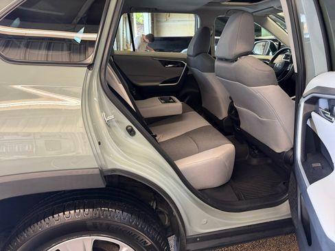Used 2021 Toyota RAV4 XLE w/ Convenience Package AWD/4WD image 29