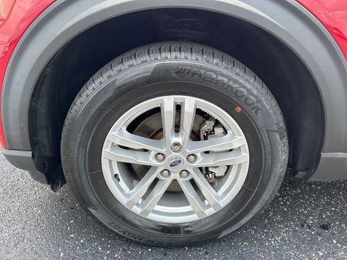 Used 2022 Ford Explorer XLT w/ Equipment Group 202A image 8