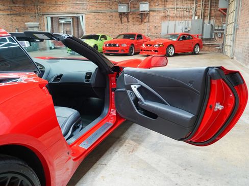 Used 2019 Chevrolet Corvette Stingray Coupe w/ Carbon Flash Badge Package RWD image 45