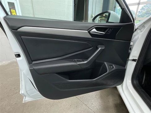 Used 2019 Volkswagen Jetta SE FWD image 9