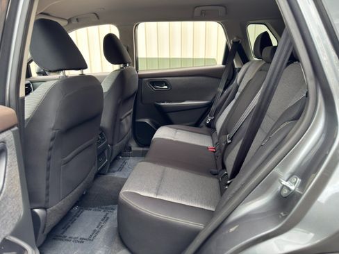 Used 2022 Nissan Rogue SV FWD image 35