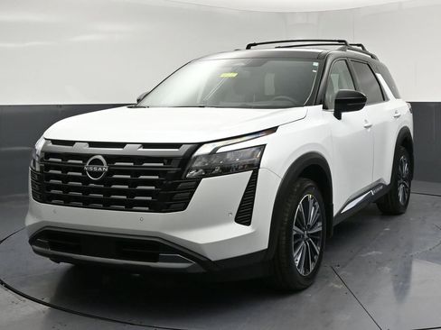 New 2026 Nissan Pathfinder Platinum w/ Cargo Package AWD/4WD image 3