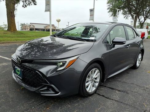 Used 2025 Toyota Corolla SE w/ SE Package FWD image 3
