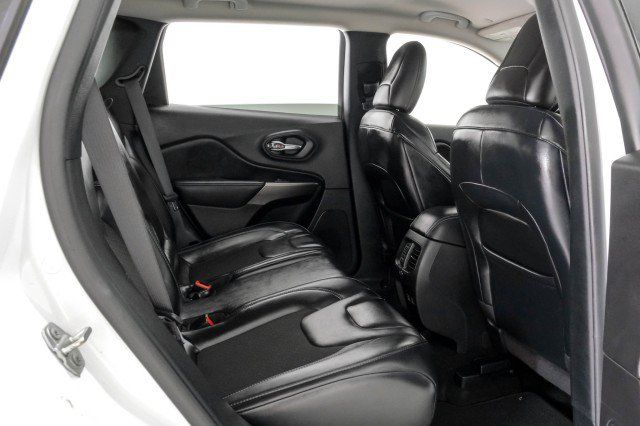 Used 2021 Jeep Cherokee Latitude Plus AWD/4WD image 44