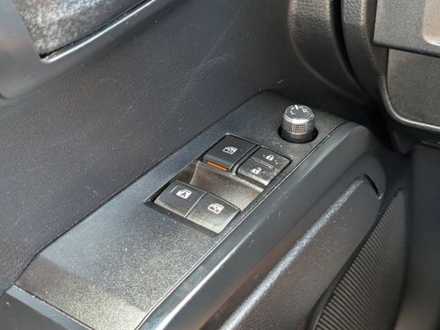 Used 2018 Toyota Tacoma SR image 40