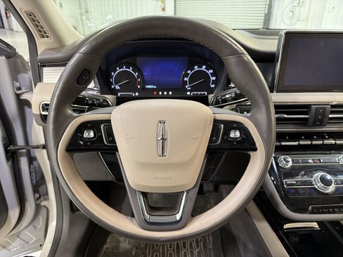 Used 2022 Lincoln Corsair FWD w/ Premium Package image 16