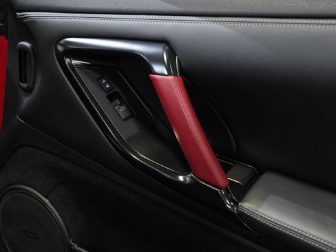 Used 2014 Nissan GT-R Premium image 25
