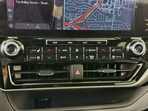 Used 2022 Toyota Highlander Platinum AWD/4WD image 17