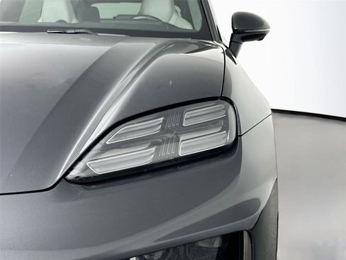 Certified 2024 Porsche Macan Turbo Electric AWD/4WD image 15