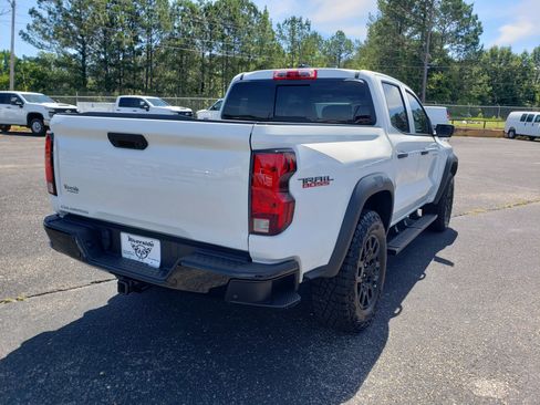 Used 2025 Chevrolet Colorado Trail Boss AWD/4WD image 3