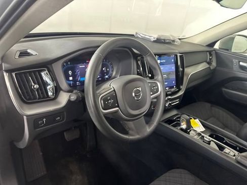Used 2022 Volvo XC60 B5 Momentum image 13