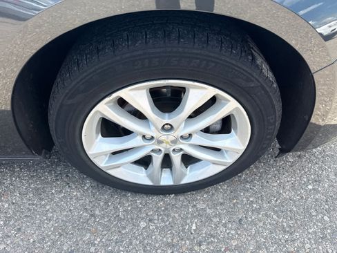 Used 2017 Chevrolet Malibu LT FWD image 5