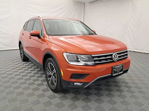 Used 2018 Volkswagen Tiguan SEL w/ 3rd Row Seat Package AWD/4WD image 2