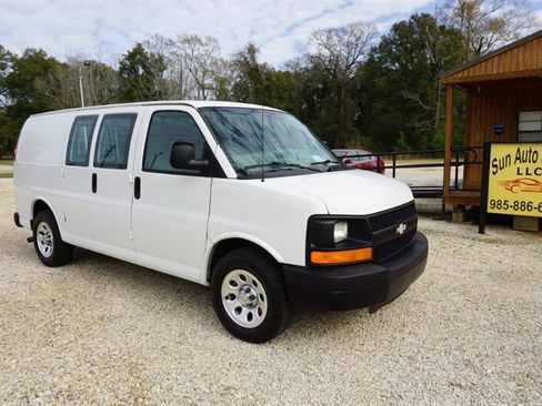 Used 2010 Chevrolet Express 1500 image 1